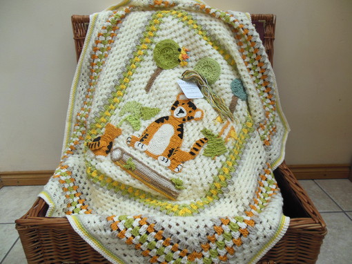 handmade-crochet-tiger-blanket