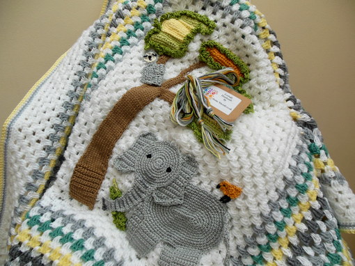 elephant-crochet-baby-blanket-elephan-themed-nursery