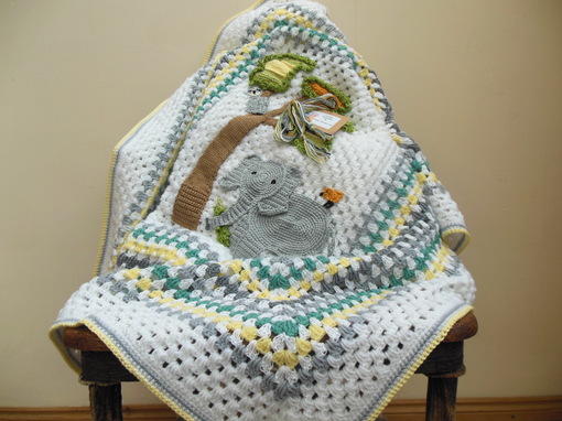 unique-baby-blanket-with-crochet-elephant-design