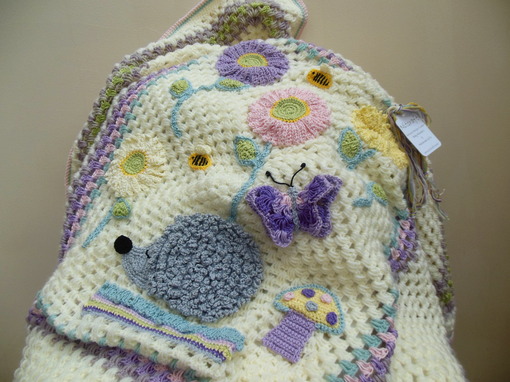 handmade-baby-blanket-with-hedgehog-flowers-and-bee-design