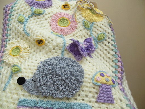 handmade-baby-blanket-with-hedgehog-flowers-and-bee-design