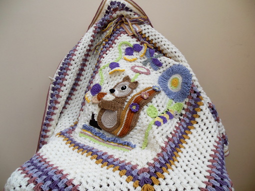 squirrel-blanket-crochet-baby-blanket