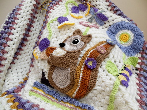 squirrel-blanket-crochet-baby-blanket