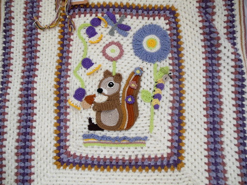 squirrel-blanket-crochet-baby-blanket