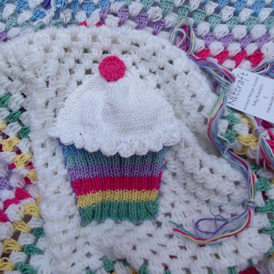 crochet-baby-blanket-cupcake-nursery-bedding