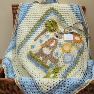 otter-crochet-baby-blanket