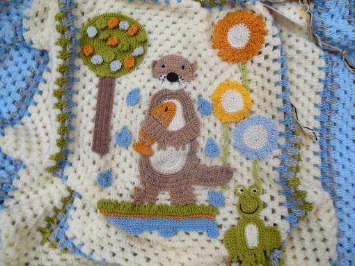 handmade-baby-blanket-crochet-otter-frog-fish-flowers-design