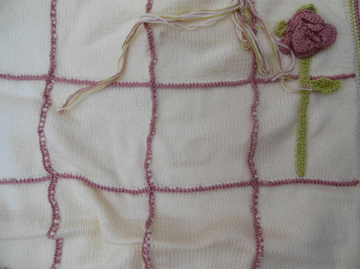 hand-knit-baby-blanket-rose-design