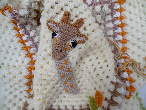 Giraffe-crochet-baby-blanket