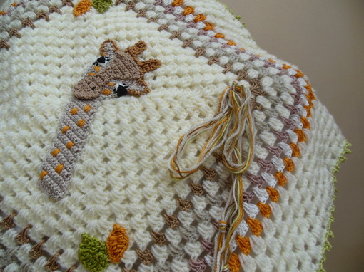 Giraffe-crochet-baby-blanket