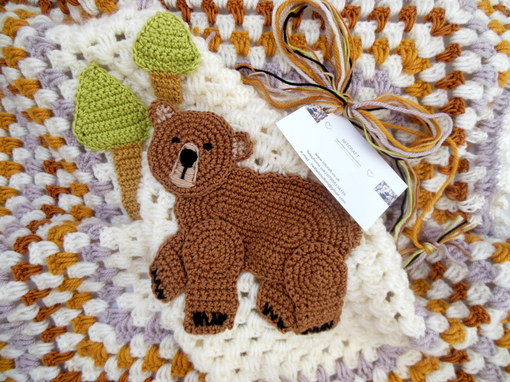 grizzly-bear-crochet-baby-blanket