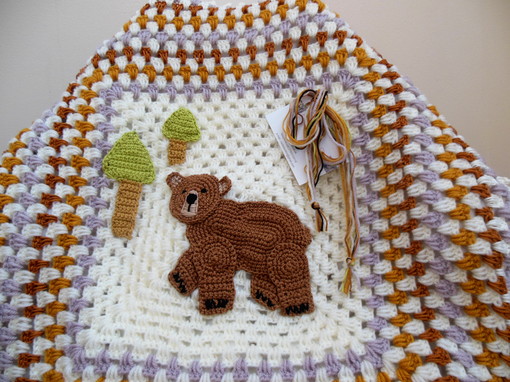 grizzly-bear-crochet-baby-blanket