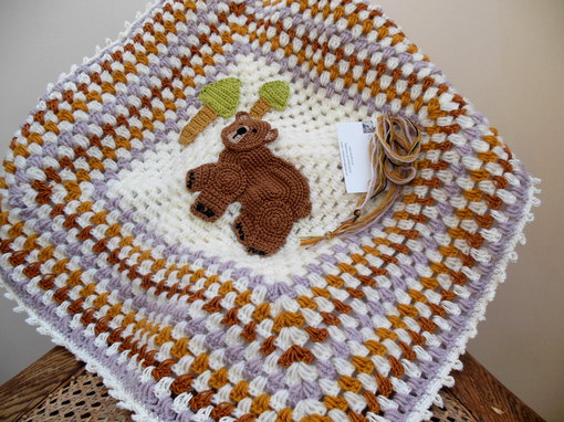 grizzly-bear-crochet-baby-blanket