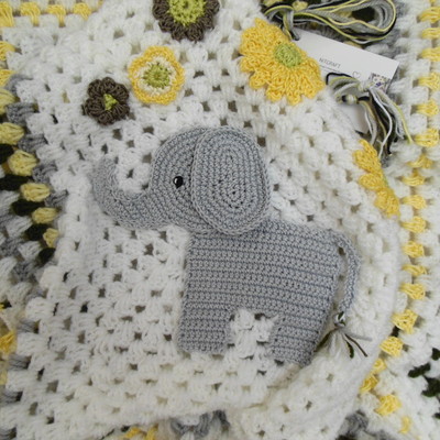 crochet-baby-blanket-with-elephant-and-flowers
