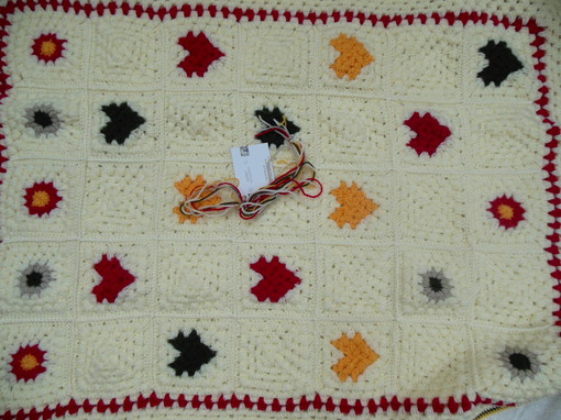 crochet-hearts-and-flowers-throw-blanket