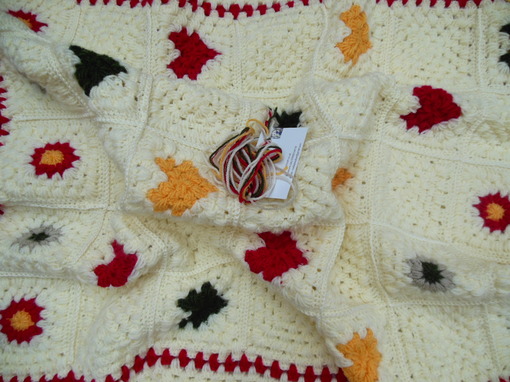 crochet-hearts-and-flowers-throw-blanket