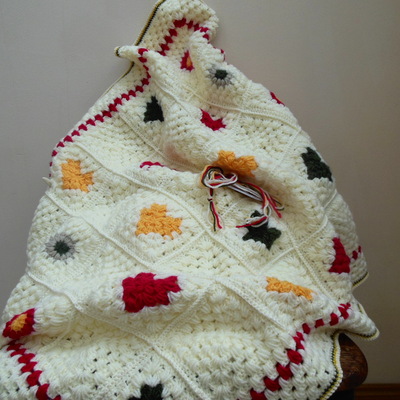 crochet-hearts-and-flowers-throw-blanket