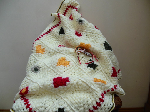 crochet-hearts-and-flowers-throw-blanket