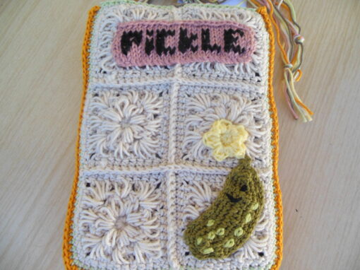crochet-kindle-sleeve-with-pickled-gherkin-design