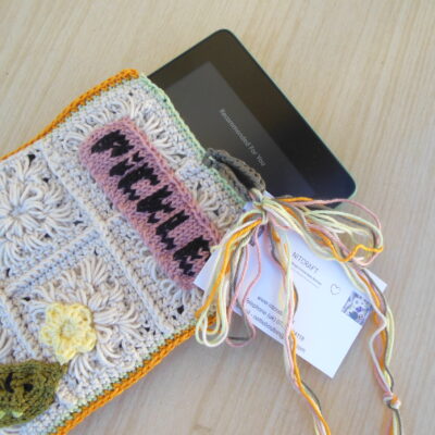 crochet-kindle-sleeve-with-pickled-gherkin-design