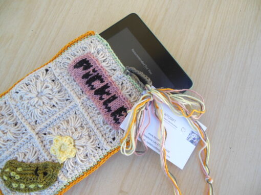 crochet-kindle-sleeve-with-pickled-gherkin-design