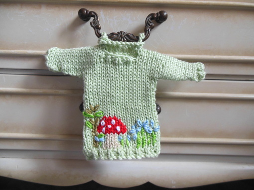 mushroom-mini-sweater-ornament