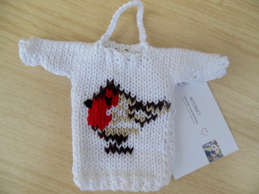 robin-mini-sweater-ornament