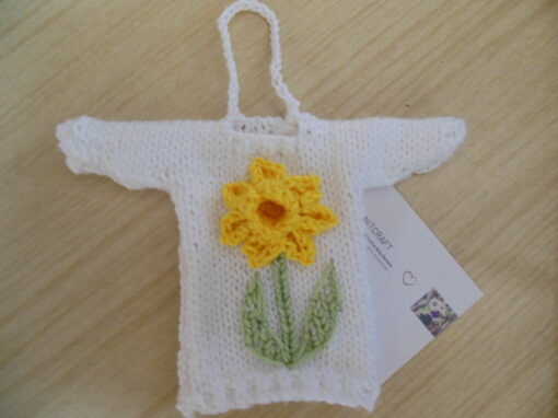 daffodil-mini-sweater-ornament