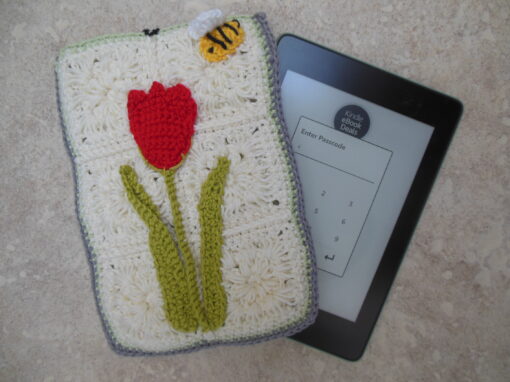 crochet-kindle-sleeve