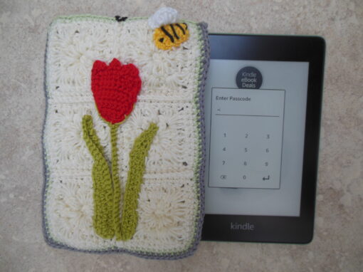 crochet-kindle-sleeve