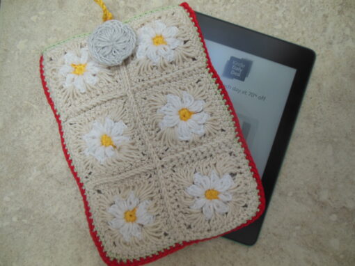 crochet-kindle-case-frog-prince-design